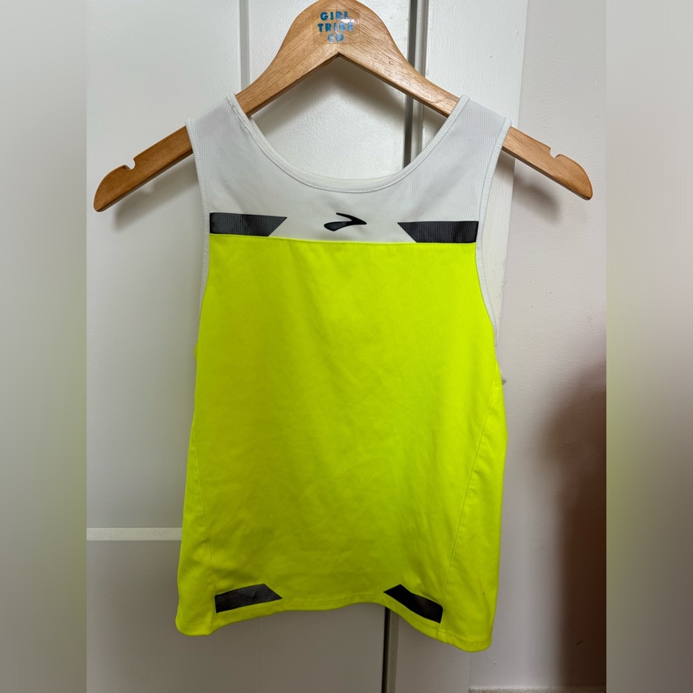 *Never worn* Brooks reflective tank